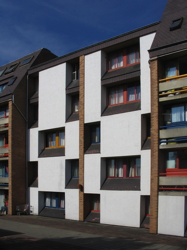 Cité de l'Amitié, rue du Temps des Cerises, détail d’un immeuble à appartements, 2005