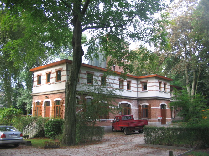 Edmond Parmentierpark, voormalige douches (foto 2006).