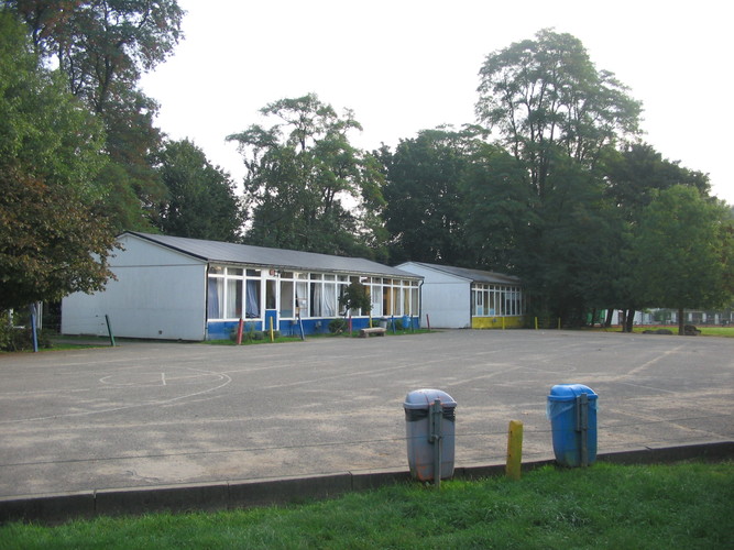 Parc Parmentier, pavillons du Collège Jean XXIII (photo 2006).