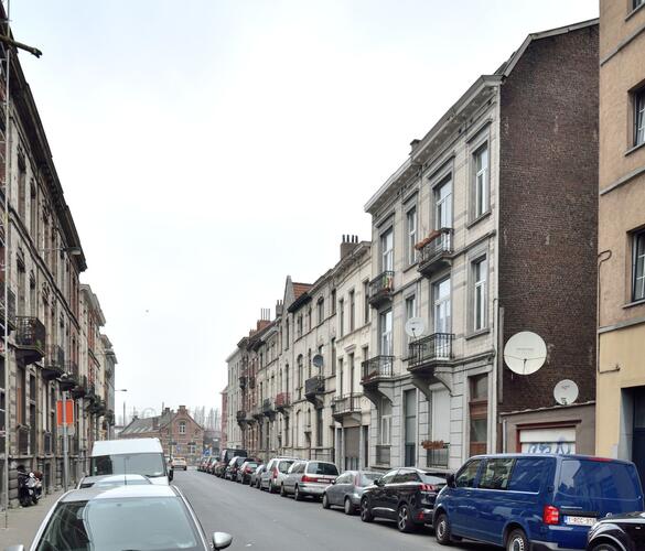 Vue générale de la rue Alfred Orban vers l’avenue Van Volxem, côté pair, 2019