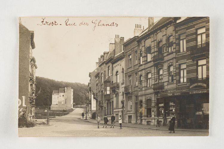 La rue des Glands vue depuis son intersection avec le boulevard Van Haelen, vers 1919, Collection Belfius Banque - Académie royale de Belgique ARB-urban.brussels.