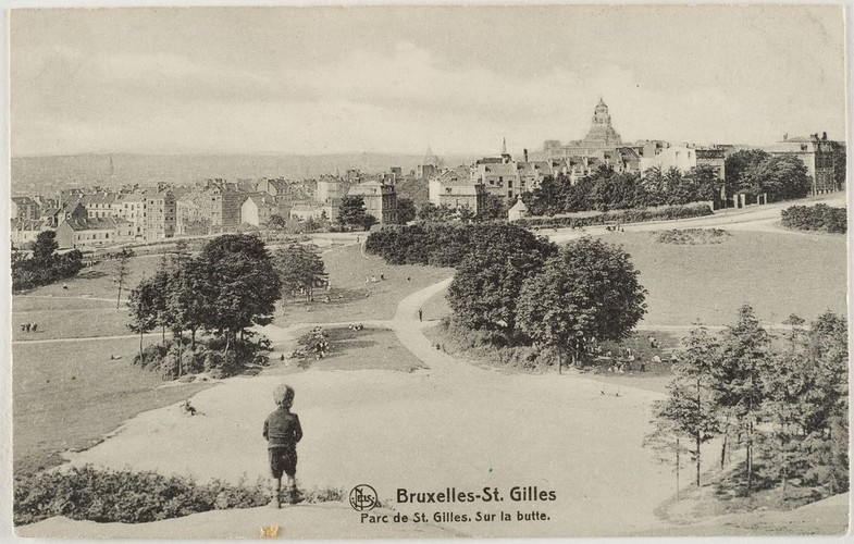 Het park van Vorst, zicht vanuit de grote centrale heuvel op de stad Brussel, sd (ca.1910) (Verzameling Belfius Bank © ARB-GOB).