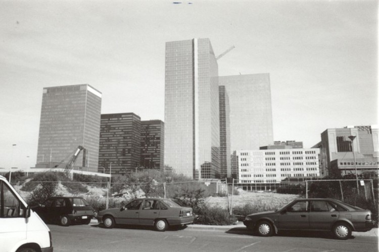 Weldadigheidsstraat, zicht op WTC en Pleiadetorens (foto 1993-1995)