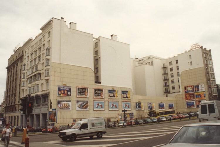 Avenue du Boulevard, façades latérales aveugles de l'hôtel Palace (photo 1993-1995)