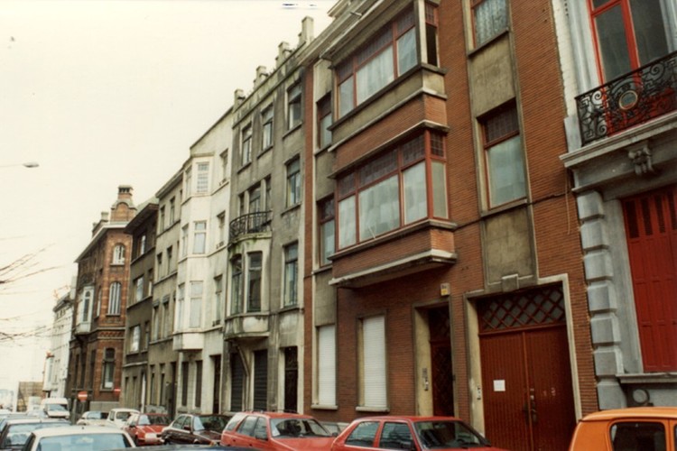 Rue Brialmont, côté impair, vue vers la rue Royale (photo 1993-1995)
