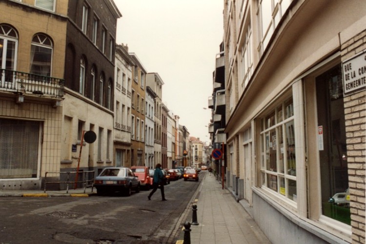Rue de la Commune vue depuis la place Houwaert (photo 1993-1995)