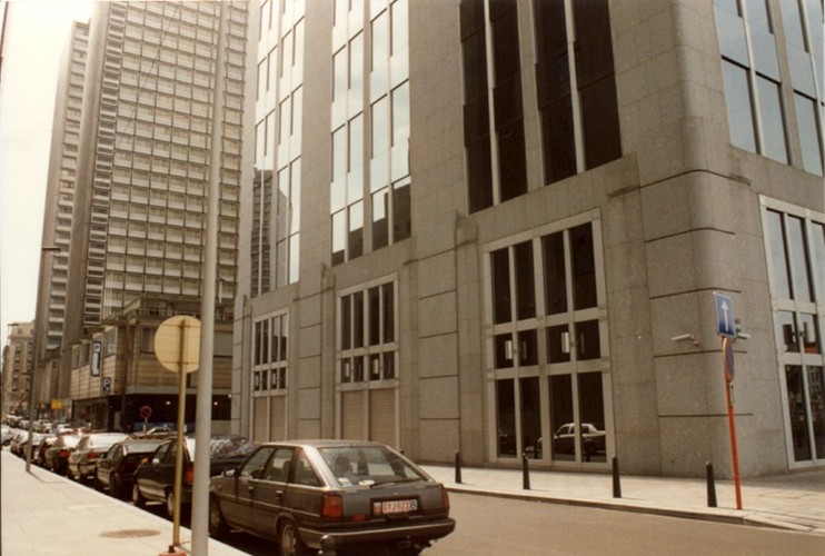 Rue des Croisades vue de l'avenue Roi Albert II en direction de la place Charles Rogier (photo 1993-1995)