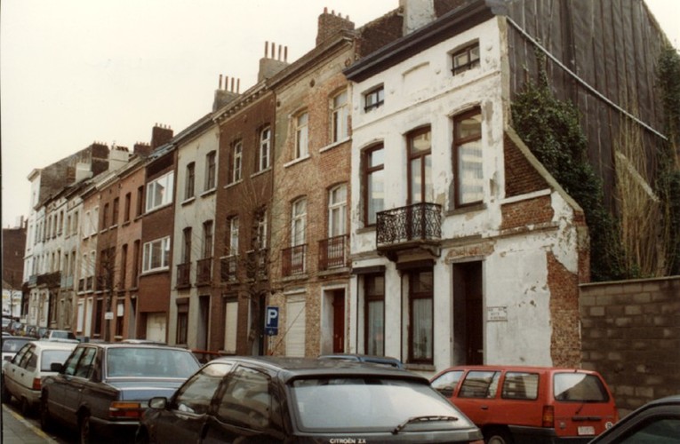 de Bruynstraat, pare zijde (foto 1993-1995).
