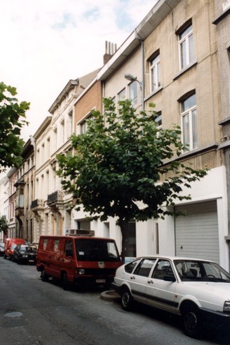 Rue de Liedekerke, côté pair, vue vers la place Houwaert (photo 1993-1995)