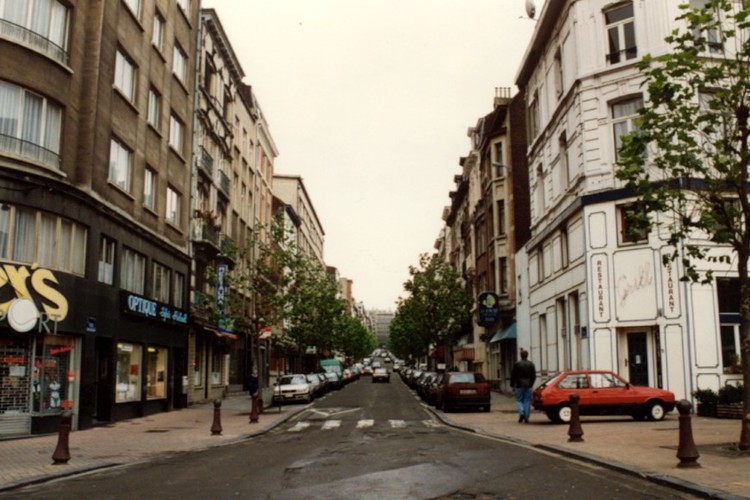 Rue des Deux-Églises vue vers la rue de la Loi (photo 1993-1995).