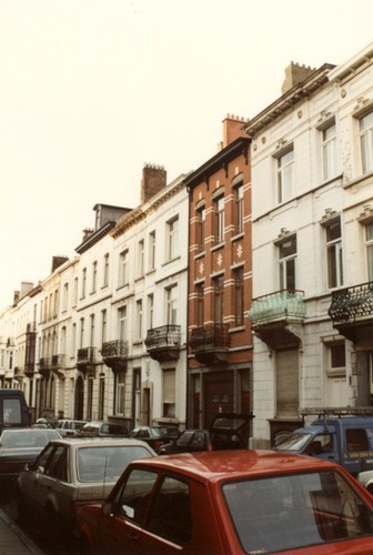 Rue des Guildes, enfilade côté pair, commune de Bruxelles (photo 1993-1995)