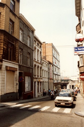 Rivierstraat naar Sint-Lazarusplein vanaf de Linnéstraat (foto 1993-1995)