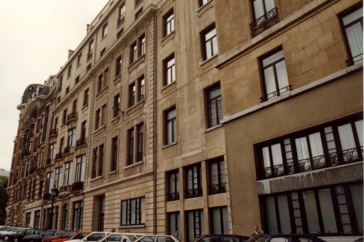 Rue Saint-Lazare, côté sud de la rue, vu depuis la place Rogier (photo 1993-1995)