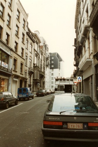 Rue du Vallon, vue depuis la chaussée de Louvain (photo 1993-1995)