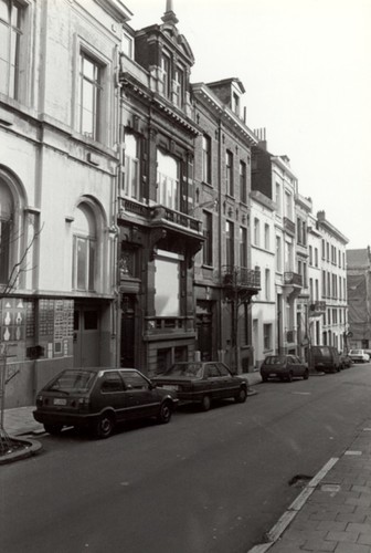 Rue Van Bemmel, enfilade côté impair, vue en direction de la rue de la Commune (photo 1993-1995)