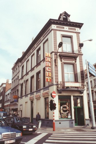 Hoek van Verbiststraat met Leuvensesteenweg (foto 1993-1995)