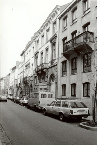 Rue Verte, enfilade côté pair, vue en direction de la rue de l'Ascension (photo 1993-1995)