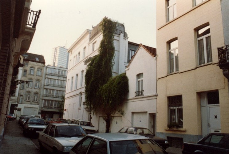 Rue de Verviers, vue en direction de la rue des Deux-Églises (photo 1993-1995)