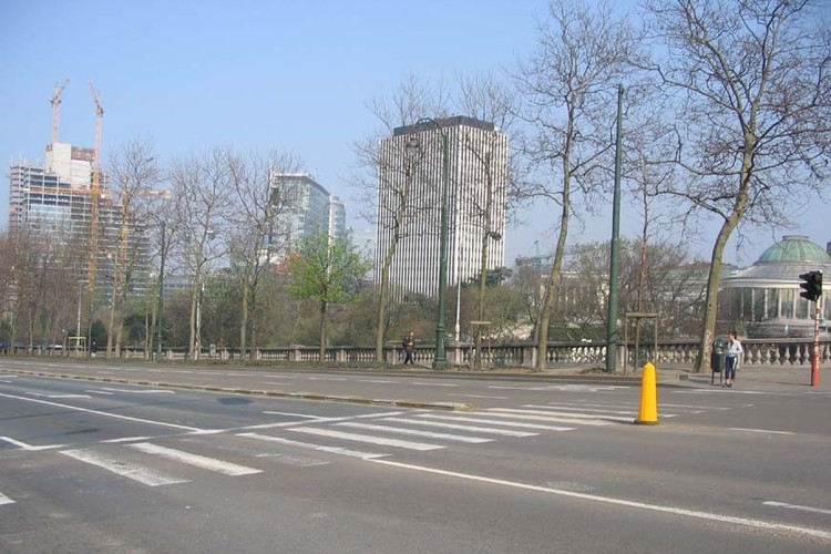 Avenue Victoria Régina vue depuis la rue Royale, 2005