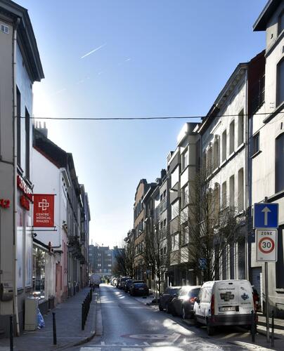 Rue Bissé, vue depuis la chaussée de Mons, (© ARCHistory, 2019)