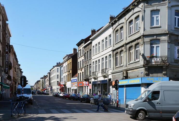 Rue Brogniez, vue du côté impair depuis l’avenue Clemenceau vers le sud, (© ARCHistory, 2019)