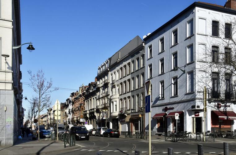 Avenue Clemenceau, vue du côté impair depuis la place Bara, (© ARCHistory, 2019)