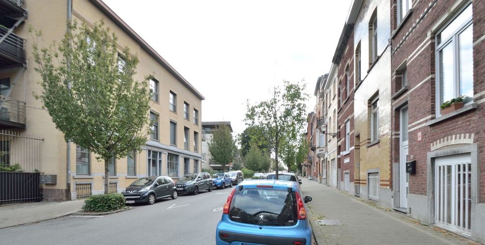 Vue d’ensemble de la rue Henri Werrie, à gauche l’ancienne fabrique de cigarettes , 2023