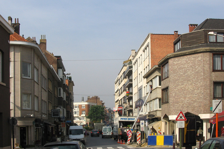 Rue de l’Église, vue de la place Dumon vers la rue Longue, 2005