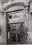 Place du Grand Sablon 43. Maison traditionnelle, détail arc en anse de panier, 1984