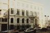 place Royale 13-14. Portiques et façades des immeubles bordant la place Royale. Old England, façade rue Montagne de la Cour 2, 1987