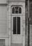 Oud Korenhuis 24-26, hoek Villersstraat, detail deur nr 26. Geheel van drie traditionele huizen, 1980