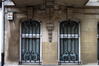 Rue De Crayer 19, fenêtres au r.d.ch. et cul-de-lampe richement orné, 2005