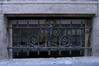 Rue Defacqz 18, soupirail à grille en fer forgé, 2005