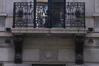 Rue de Livourne 40, balcon soutenu par des consoles en bronze, 2005