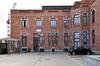 Rue Claessens 10-12, ancienne École provinciale de Batellerie, vue de la partie gauche depuis la cour avant, 2017