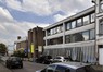 Reper-Vrevenstraat 80 en 100, Atheneum Émile Bockstael, gebouw uit 1961 (D), sporthal (K) en Kakelbontschool (I, ARCHistory / APEB, 2018