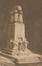 Parvis Notre-Dame, maquette du Monument au soldat français inconnu tombé sur le sol belge pendant la guerre 1914-1918, (coll. Belfius Banque © ARB – SPRB)