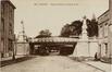 Rue des Palais Outre-Ponts, vue du pont de la ligne de chemin de fer Bruxelles-Gand, achevé en 1908, avec encore à l’arrière le pont originel, (coll. Belfius Banque © ARB – SPRB)