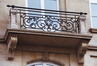 Rue André Fauchille 15, au troisième niveau, balcon à dés et grille en fer forgé, 2002