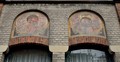 Avenue Saint-Augustin 12, détail des tympans ornés de sgraffites figurant les quatre évangélistes, 2016