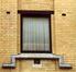 Rue des Deux Tours 114, maison personnelle de l'arch. P. Gilson, fenêtre surmontant la porte d'entrée (photo 1993-1995)