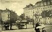 Zicht over Baraplein met in het midden, op de hoek met de Fiennesstraat, de nr. 1, (coll. Belfius Banque - Académie royale de Belgique © ARB – urban.brussels, DE30_227)