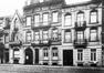 Rue de Fiennes 64 à 68, l’Institut Notre-Dame en 1930, (Institut Notre-Dame. Cureghem. 1905-1930, S.A. de Rotogravure d’Art, [1930], p. 21)