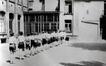 Rue de Fiennes 66, Institut Notre-Dame, vue de la cour vers le bâtiment à rue en 1953, (Archives de l’Institut Notre-Dame)