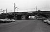 Rue des Deux Gares, pont du chemin de fer de ceinture ouest, vue vers la rue de la Petite-Île, vers 1980, ARC-AAM-162-034