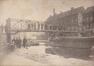 Passerelle établie en 1907 au-dessus du canal de Charleroi à hauteur de la rue d’Allemagne, vue vers l’actuel quai Fernand Demets, (coll. Marcel Jacobs)