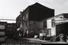 Rue Jules Lahaye 178, ancienne brasserie Wayland, bâtiment industriel à gauche de la parcelle, vers 1980, CULOT 1980-1982 fiche 3.