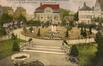 Rue Léopold I 290, vue sur le jardin avec Chemin de croix de l’église Notre-Dame de Lourdes, s. d. (vers 1925-30), Erfgoedbank Jette, collection André De Gand