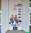 École Van Asbroeck, détail de la décoration en céramique représentant des scènes d’animaux et d’enfants sur les trumeaux de l’école maternelle, rue Hubert Van Eepoel 1, 2023