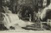 Maria-Louizasquare, waterval van de artificiële grot (Verzameling Dexia Bank, s.d.)